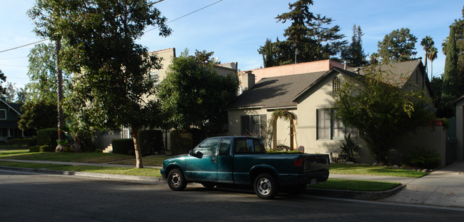 566 El Molino Ave in Pasadena, CA - Building Photo - Building Photo