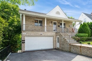 140 Woodside Ave in Harrison, NY - Building Photo