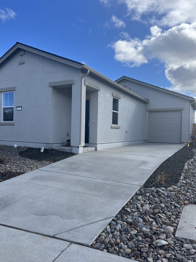735 Crimson Cir in Carson City, NV - Building Photo - Building Photo