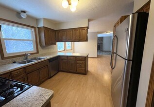 7362 Paulsen Dr in Eden Prairie, MN - Foto de edificio - Building Photo