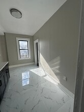 1003 S Orange Ave, Unit 305 in Newark, NJ - Building Photo - Building Photo