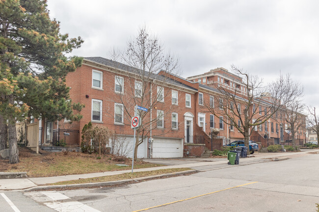 7 Mallingham Crt in Toronto, ON - Building Photo - Building Photo