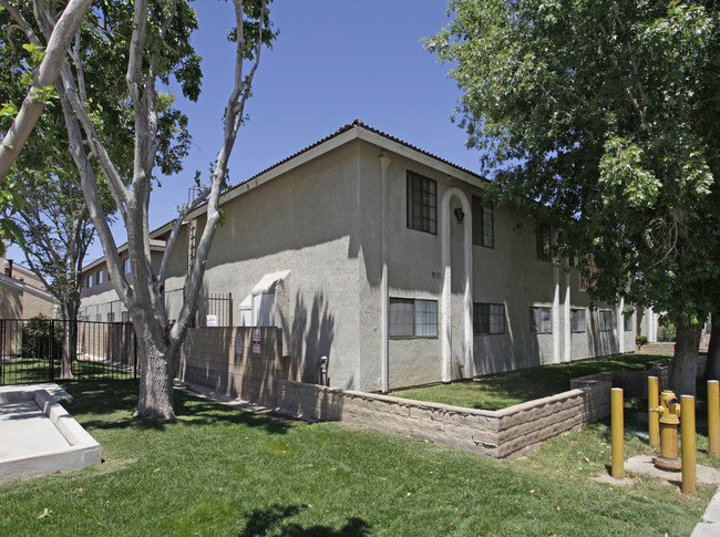 Sunridge Apartments in Palmdale, CA - Foto de edificio - Building Photo