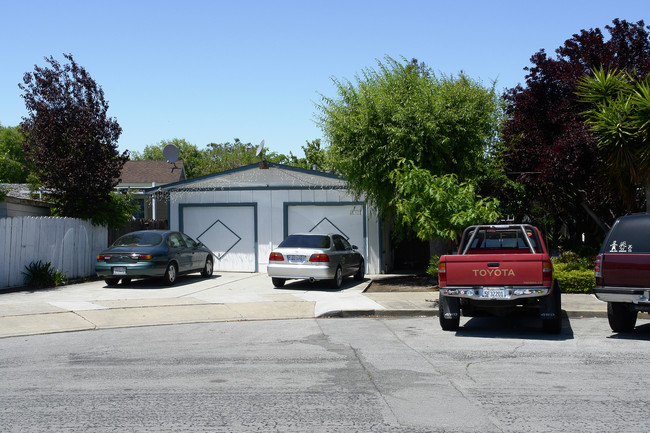 1005-1007 Jones Ct in Redwood City, CA - Building Photo - Building Photo