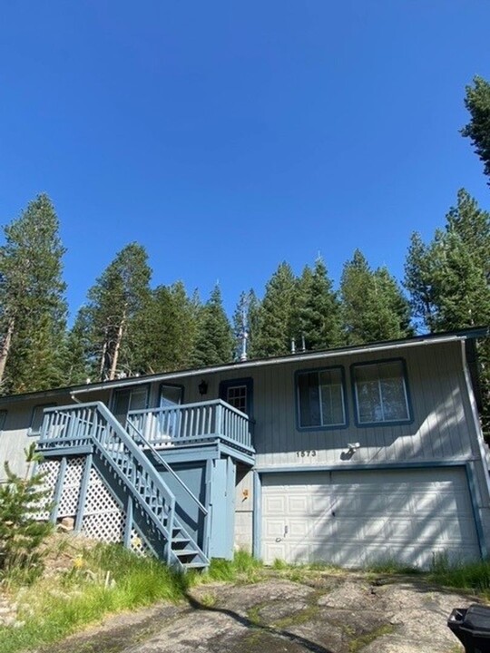 1573 Pebble Beach Rd in South Lake Tahoe, CA - Foto de edificio