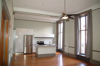 842 Park Ave in Baltimore, MD - Building Photo - Building Photo