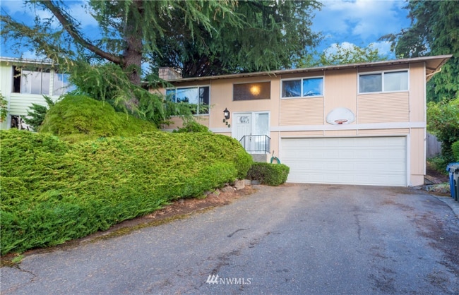 property at 820 Carter Pl