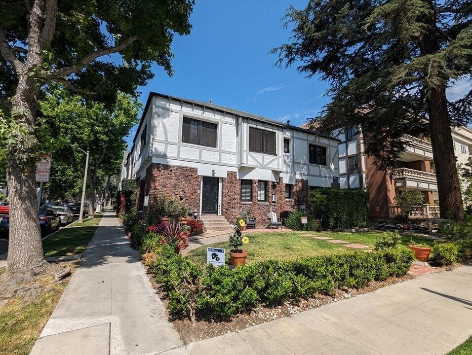 9205 Alden Dr in Beverly Hills, CA - Building Photo