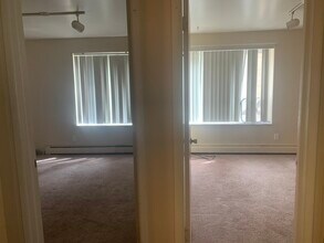 933 Dewey Ave, Unit 1 in Ann Arbor, MI - Foto de edificio - Building Photo