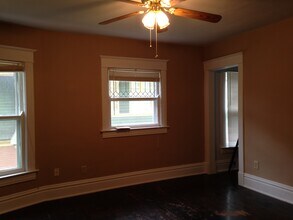 1419 S Lowell Ave, Unit Upstairs in Springfield, IL - Building Photo - Building Photo