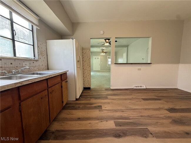 property at 5910 Pilsen Ave