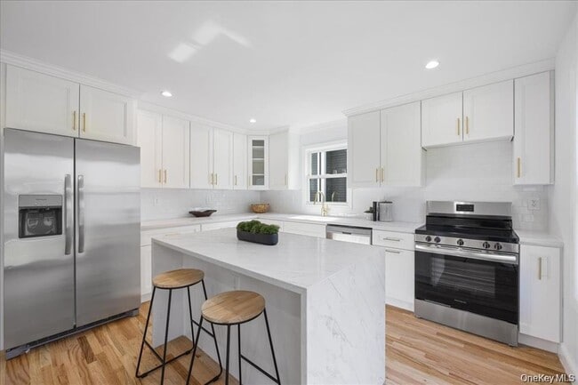 93 Thurton Pl in Yonkers, NY - Building Photo - Building Photo