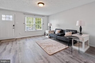 4032 Rustico Rd in Middle River, MD - Foto de edificio - Building Photo