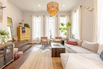 1305 Town Creek Dr in Austin, TX - Building Photo - Building Photo