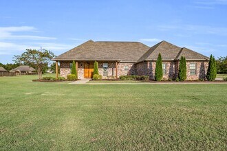 188 Sandstone Cir in Caledonia, MS - Building Photo - Building Photo