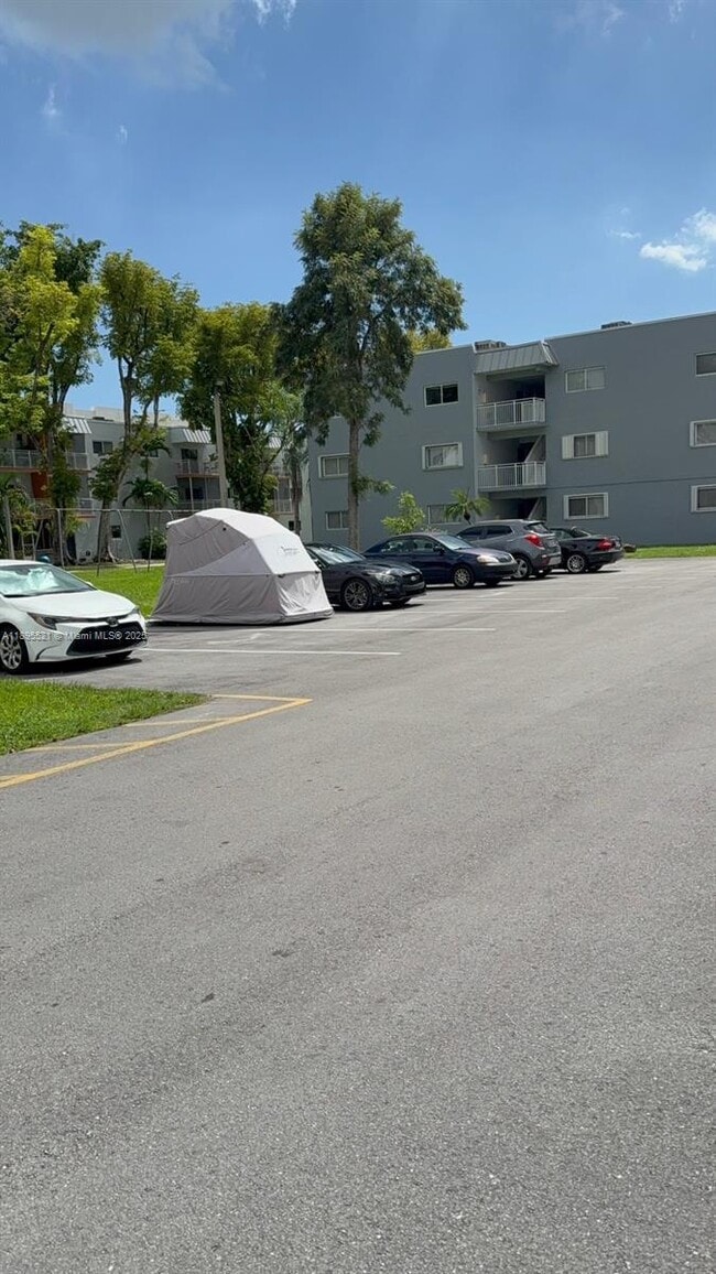 11301 SW 200th St in Miami, FL - Building Photo - Building Photo