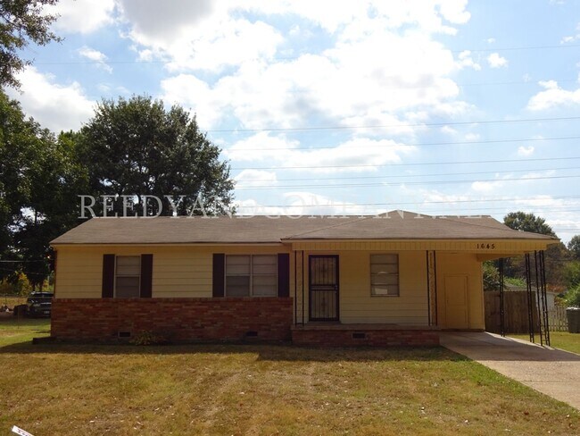property at 1645 Kilarney Ave