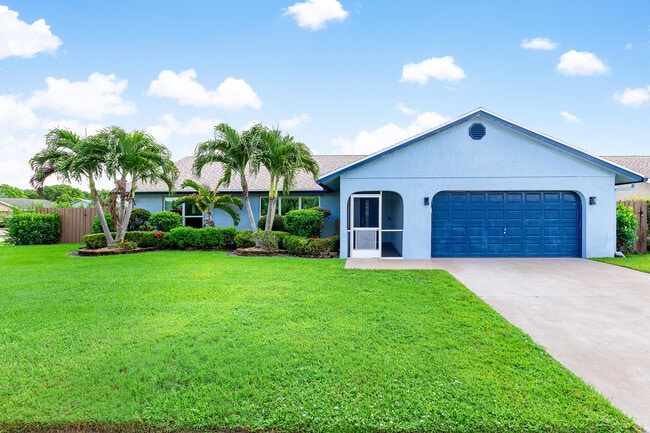 1100 Basswood Pl in Wellington, FL - Building Photo - Building Photo