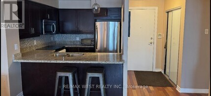 2111 Lake Shore Blvd W in Toronto, ON - Building Photo - Building Photo