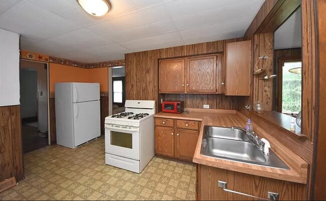 1005 Marshall Ave in New Castle, PA - Building Photo - Building Photo