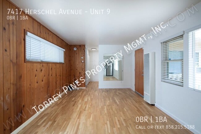 7417 Herschel Ave in San Diego, CA - Foto de edificio - Building Photo