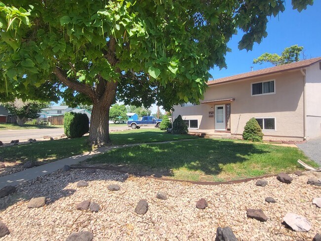 3611 Devonshire Ln in Pueblo, CO - Building Photo - Building Photo