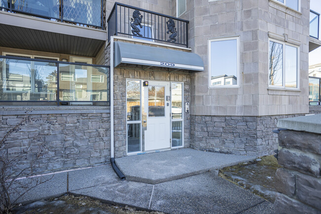 209 17 Av NE in Calgary, AB - Building Photo - Building Photo