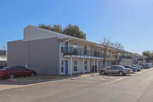 Paddock on Park Row in Arlington, TX - Building Photo