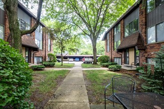 Maplecrest Apartments - Birmingham Apartme... in Birmingham, MI - Building Photo - Building Photo