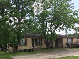 3600 Elliott St in Bryan, TX - Building Photo