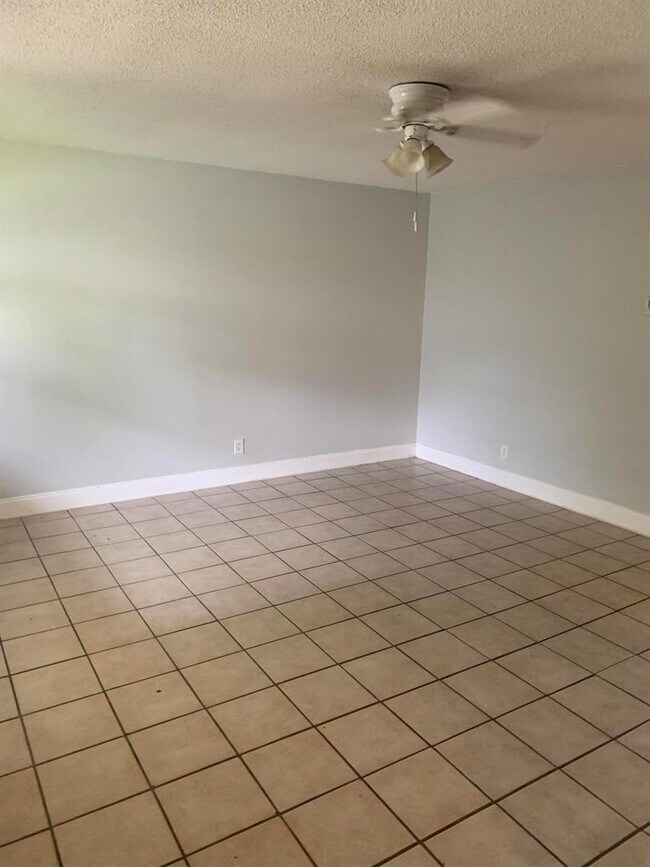 704 SW 16th Ave-Unit -2 in Fort Lauderdale, FL - Building Photo - Building Photo