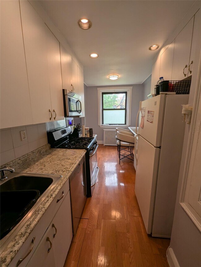 11 Greenridge Ave in White Plains, NY - Building Photo - Building Photo