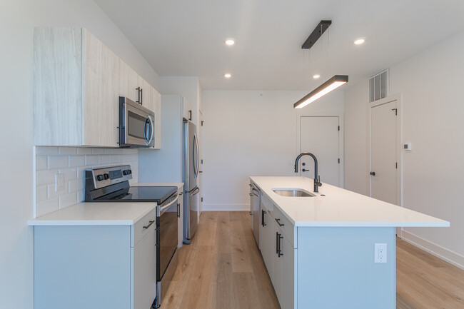 1331 Juniper in Philadelphia, PA - Building Photo - Interior Photo