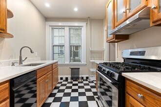 2035 Commonwealth Ave in Boston, MA - Building Photo - Building Photo