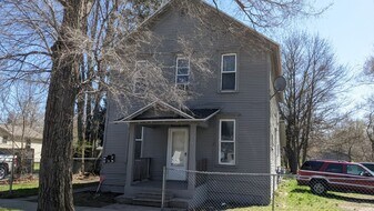 229 Washington Ave in Muskegon, MI - Building Photo