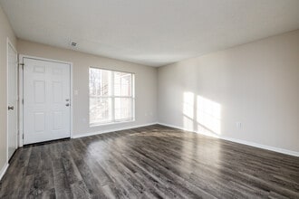 Shawnee Lake Apartments in Topeka, KS - Building Photo - Interior Photo