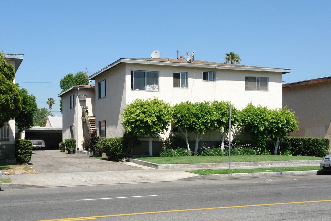 7107 Coldwater Canyon Ave in North Hollywood, CA - Building Photo
