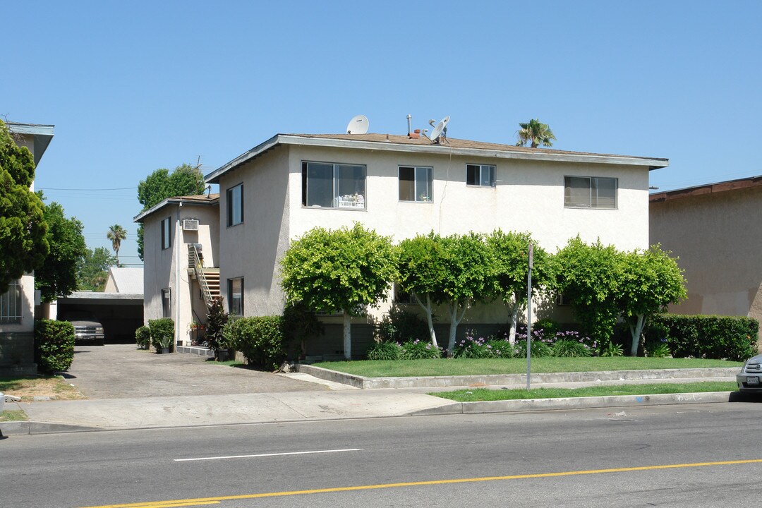 7107 Coldwater Canyon Ave in North Hollywood, CA - Foto de edificio