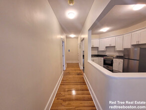 1575 Beacon St, Unit 3 in Brookline, MA - Building Photo - Building Photo