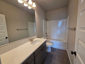 1002 Redmond Ave NE in Quincy, WA - Building Photo - Building Photo