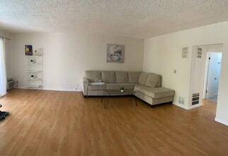 5860 Hazeltine Ave in Sherman Oaks, CA - Building Photo - Building Photo
