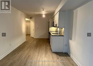 525 Adelaide St W in Toronto, ON - Building Photo - Building Photo