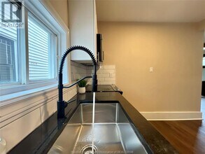 1106 Moy Ave in Windsor, ON - Foto de edificio - Building Photo