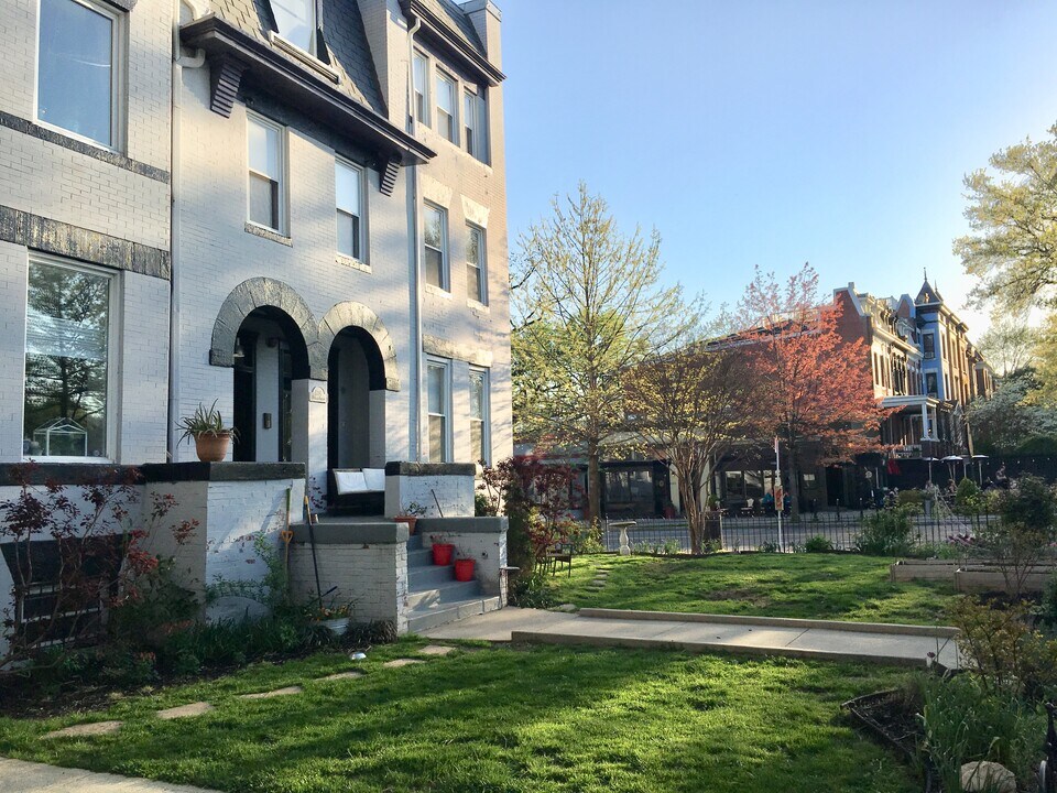 1038 Lamont St NW in Washington, DC - Building Photo