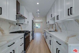7444 Ostrom Ave, Unit Building 1-122 in Los Angeles, CA - Building Photo - Building Photo