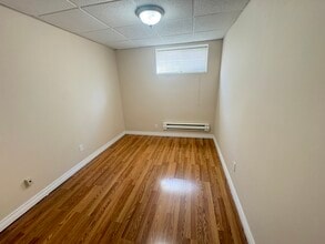 378 Barton St in Stoney Creek, ON - Building Photo - Building Photo