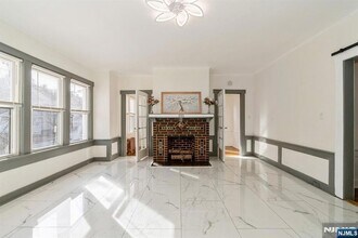 41-43-43 Poe Ave in Newark, NJ - Foto de edificio - Building Photo