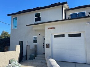 6506 White Oak Ave in Van Nuys, CA - Building Photo - Building Photo