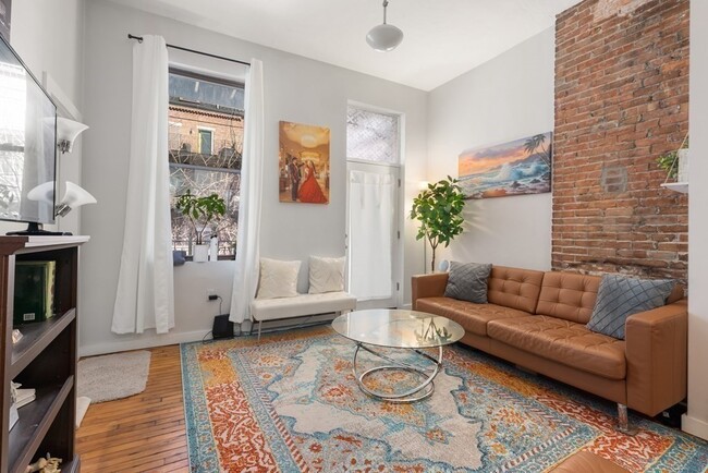 26 E Springfield St, Unit 2 in Boston, MA - Foto de edificio - Building Photo