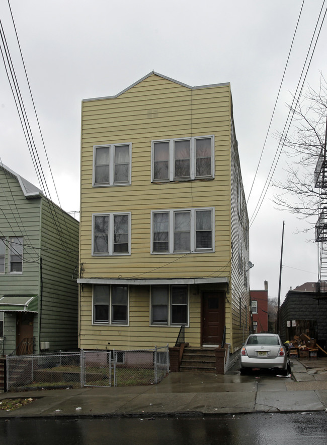 146 Carlton Ave in Jersey City, NJ - Building Photo - Building Photo